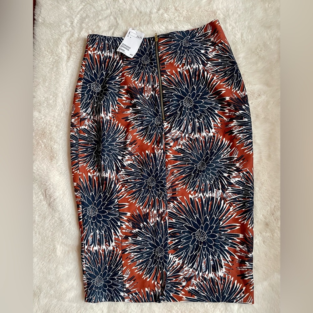 NWT H&M Flower Bomb Print skirt size 8.
